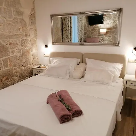 Boutique Marijini Dvori לינה וארוחת בוקר 4*