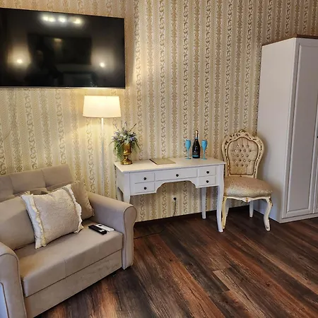 Boutique Marijini Dvori לינה וארוחת בוקר 4*