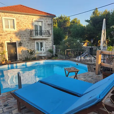 לינה וארוחת בוקר Boutique Marijini Dvori 4*