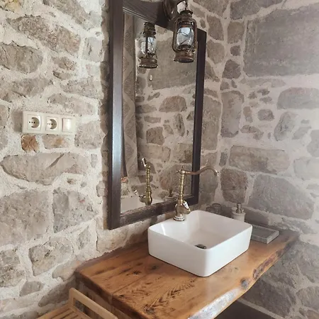 לינה וארוחת בוקר Boutique Marijini Dvori 4*