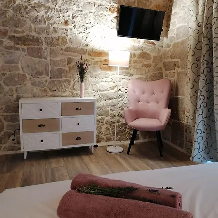 לינה וארוחת בוקר Boutique Marijini Dvori